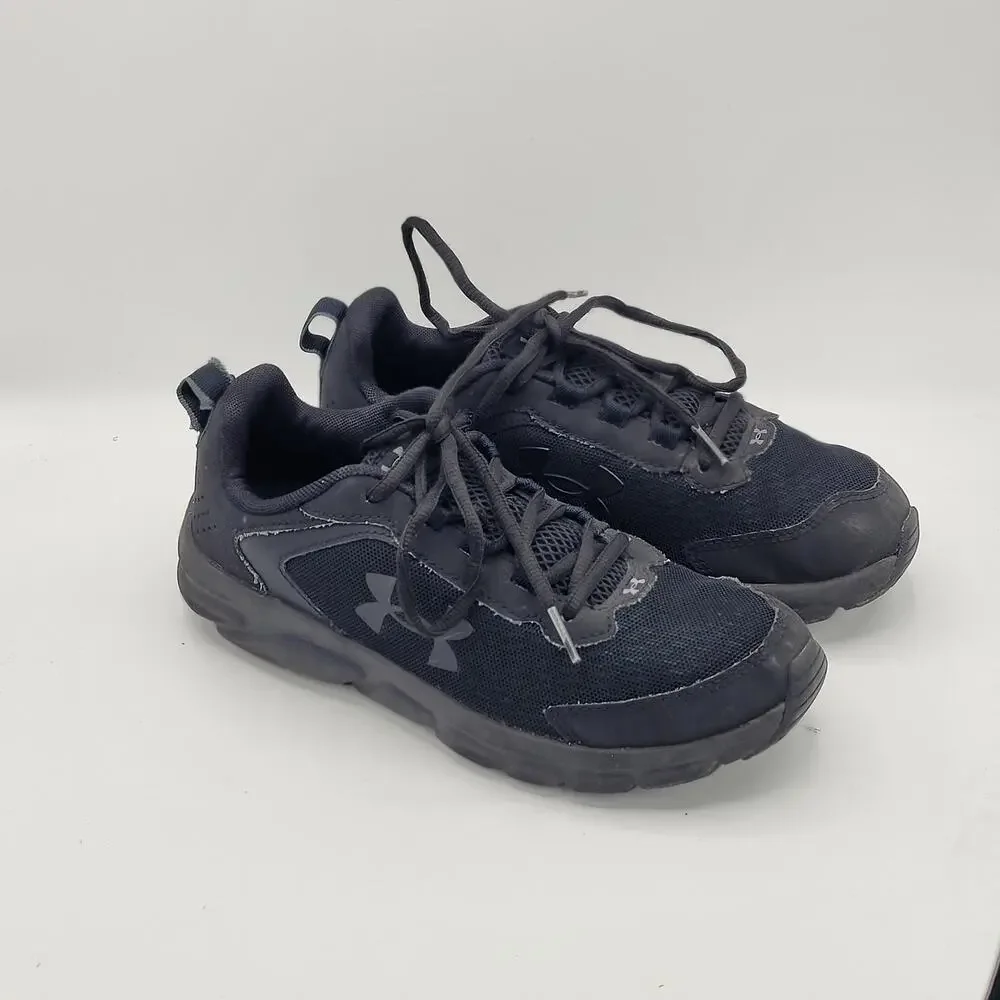 Under Armour Charged Assert 9 black Running boy's size 5.5y